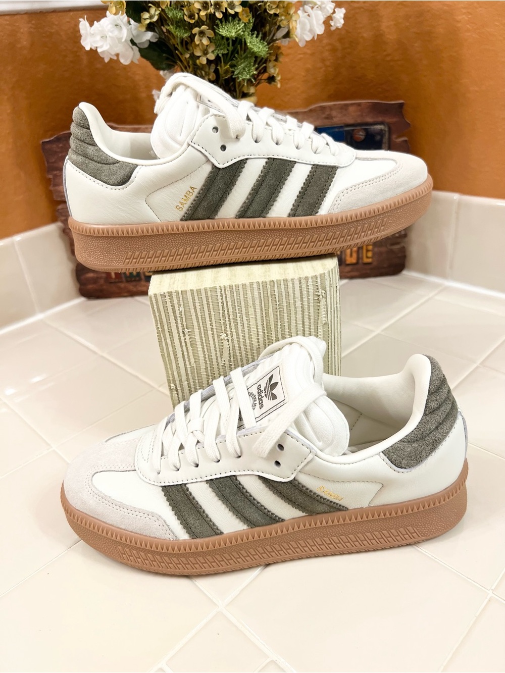 SAMBA XLG with ARMY GREEN STRIPES, WORN ONCE, Men’s Size 7.5-Women’s 8.5 - Picture 7 of 10